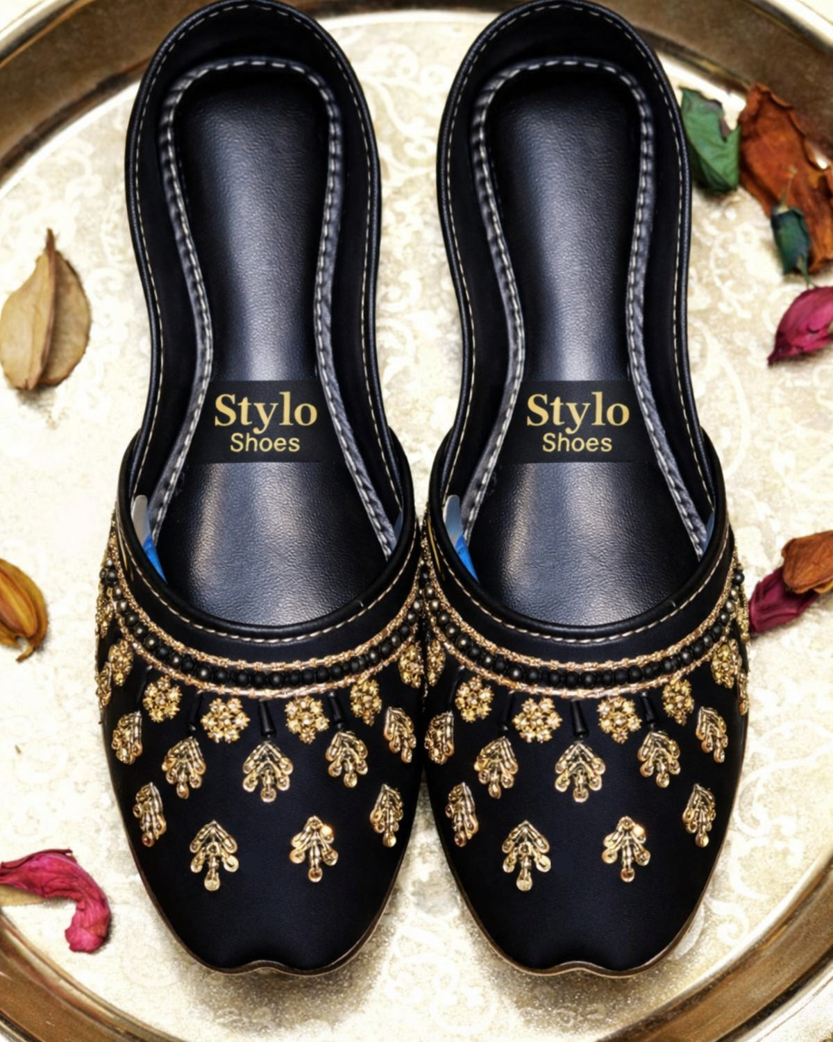 Black & Gold Velvet Royal Khussa