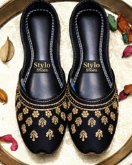 Black & Gold Velvet Royal Khussa